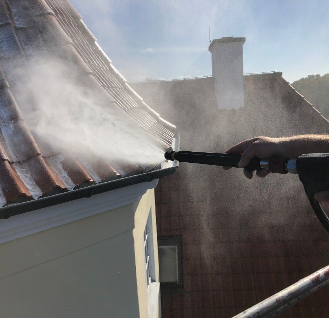 Can roof cleaning services be environmentally friendly
